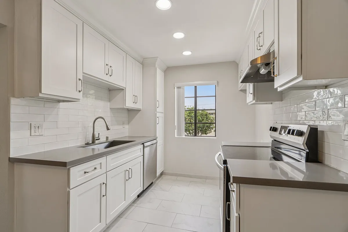 Building Photo - 626 E Verdugo Ave #L