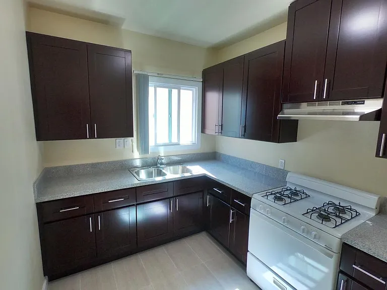 140 Carr Dr #7 — Photo 8