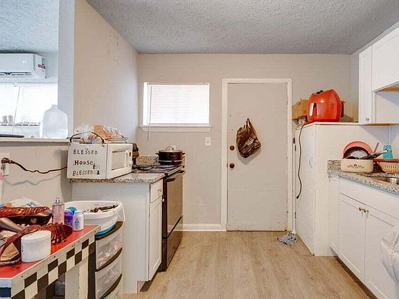 4th image of 700 N Highland Park Ave