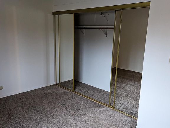 5th image of 211 N Lincolnway