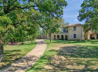592 River Oaks Ln, Denison, TX 75021