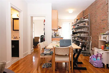 Rented by R New York