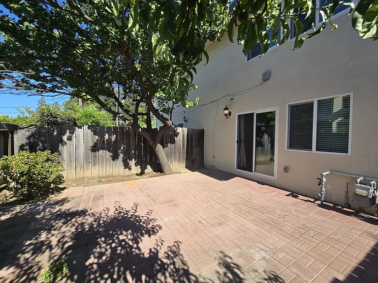 10218 Park Cir E #1 — Photo 9