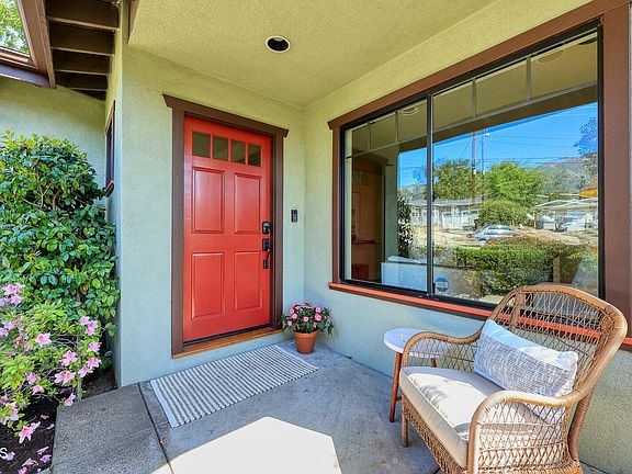 4th image of 2752 Prospect Ave