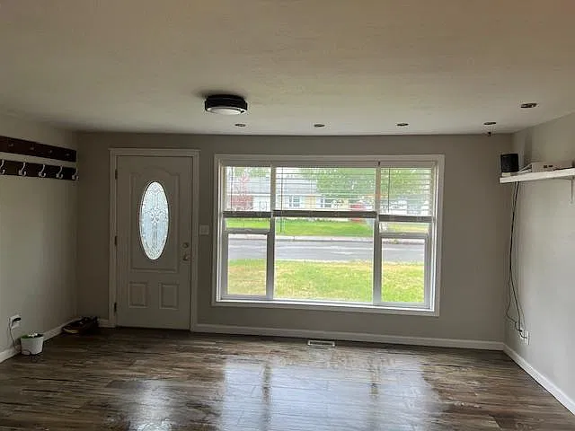 3 bed, 1200 sqft, $2,500 — Photo 4