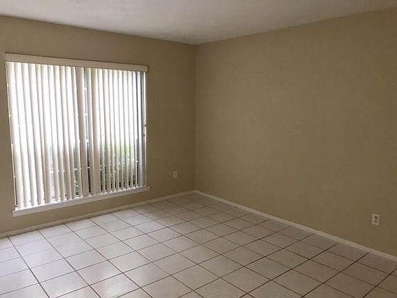 3rd image of 17148 Blackhawk Blvd