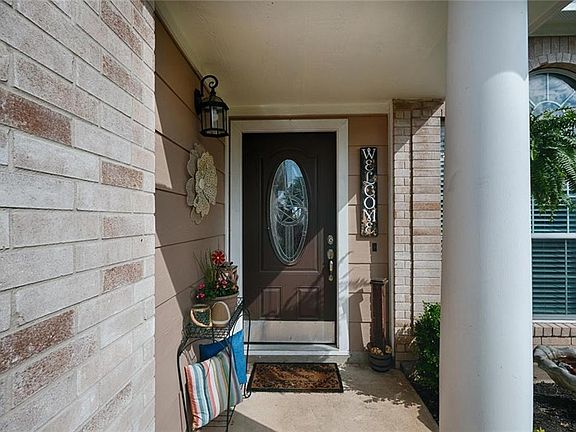 2nd image of 2010 Oaklawn Dr