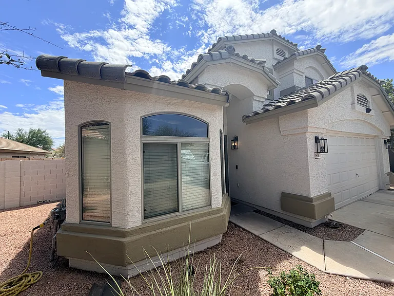 15797 W Latham St — Photo 2