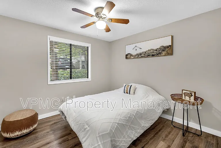 1504 NE 72nd St #4 — Photo 5