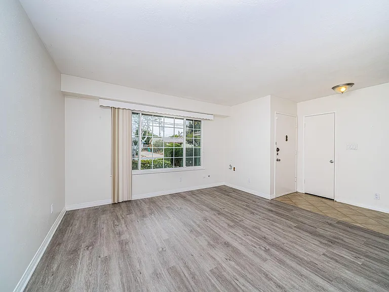 3747 Millikin Ave — Photo 10