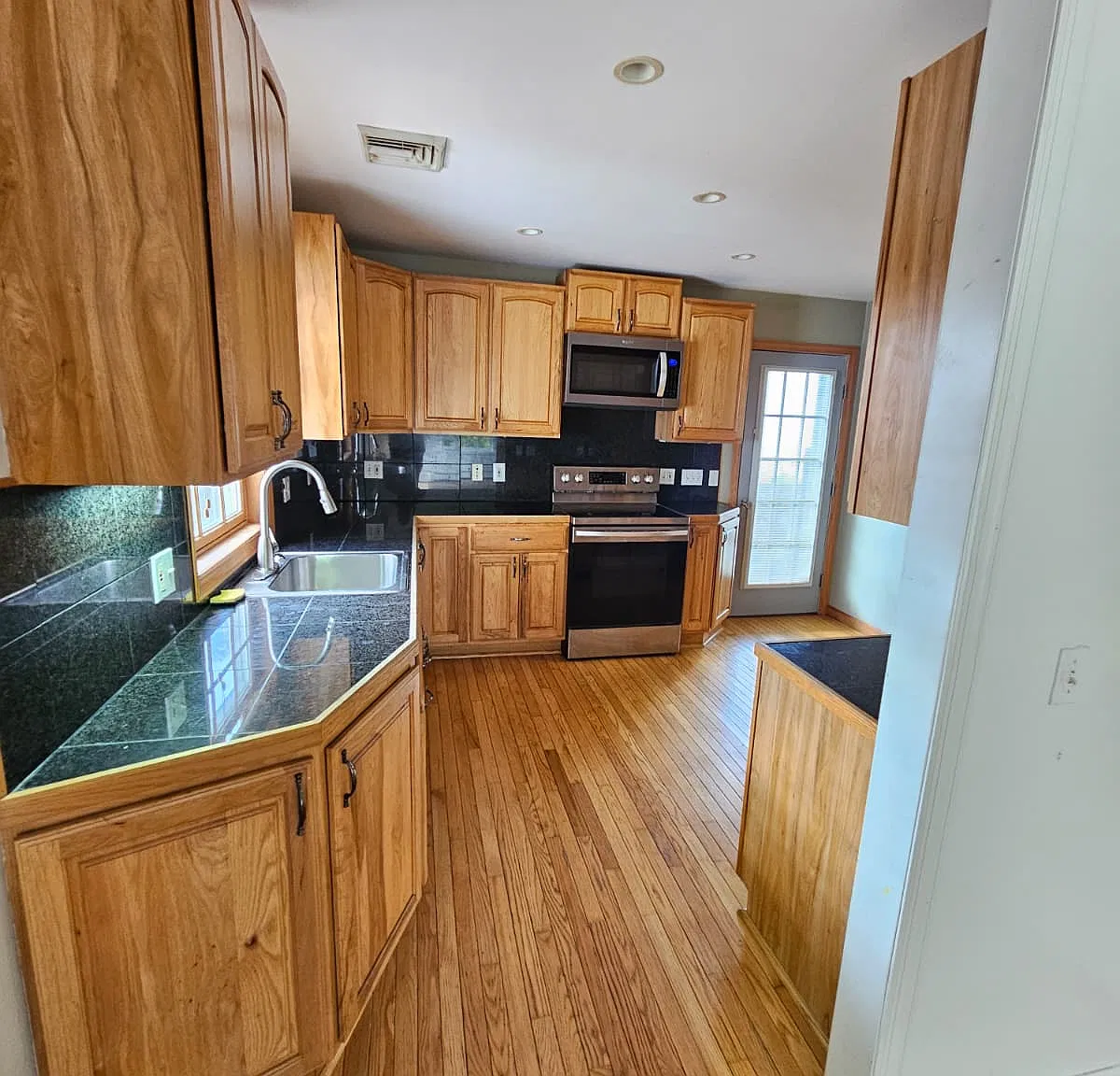 3 bed, 1632 sqft, $3,200 — Photo 3
