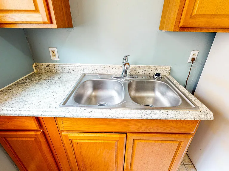 1652 Summit Rd #2 — Photo 4