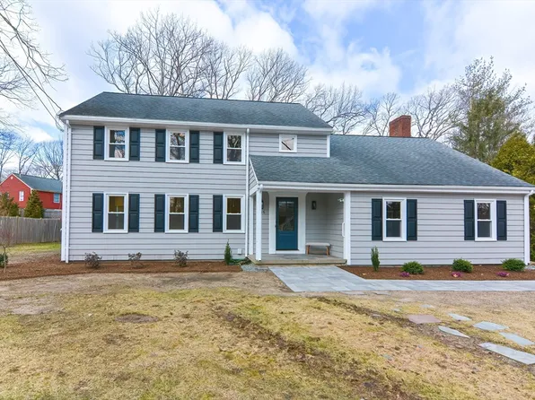 156 Raymond Hall Dr, North Attleboro, MA 02760