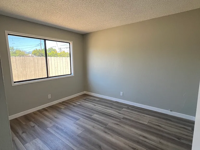 9210 Langdon Ave — Photo 26