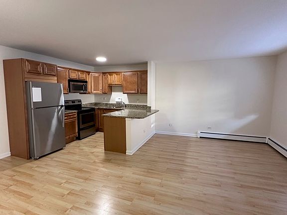 3rd image of 1004 Des Plaines Ave Unit 13
