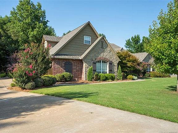 4th image of 11 Woodcreek Ln
