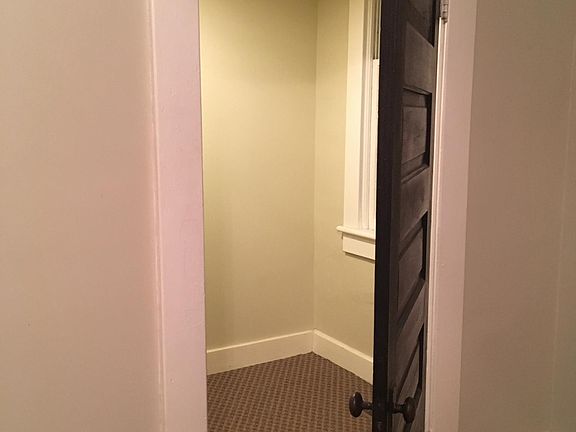 3rd image of 917 Crossland Ave