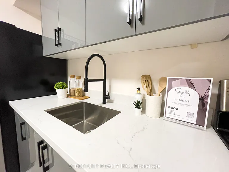 1272 Gramercy Park Pl #3 — Photo 5