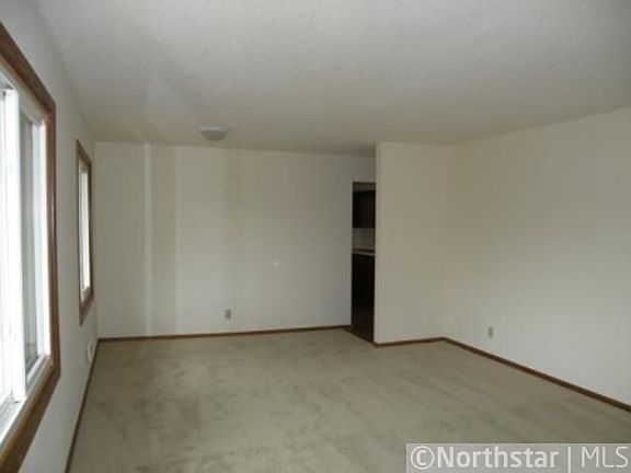 4th image of 304 Sunrise Ln N