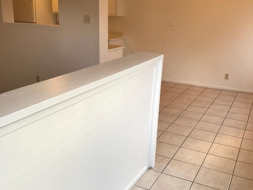 1st image of 2924 Peachtree Dr #2