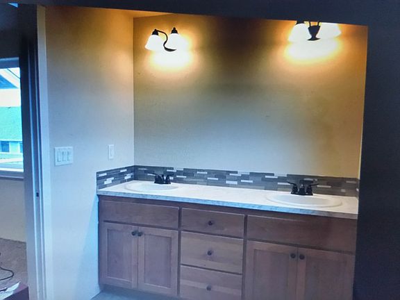 2nd image of 1107 Bradshaw Ln