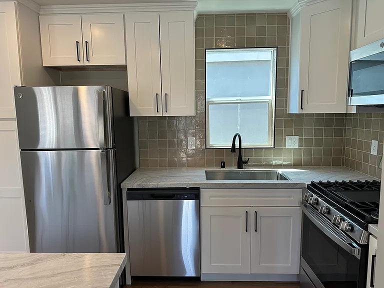 4384 Swift Ave — Photo 4