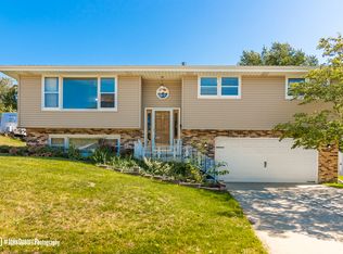 8841 S 83rd Ct, Hickory Hills, IL
