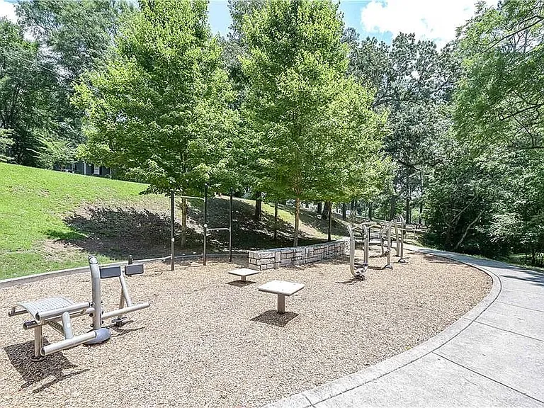 258 Bellvue Dr SE — Photo 22
