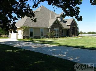 7441 Dawn Ave, Pilot Point, TX 76258