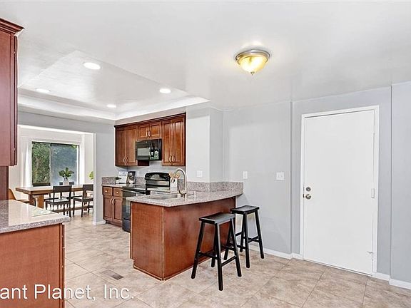 4th image of 6672 Reservoir Ln