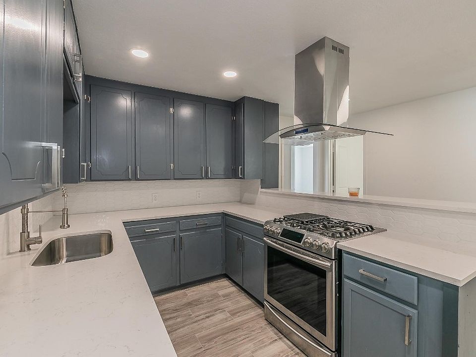1st image of 404 Russell St