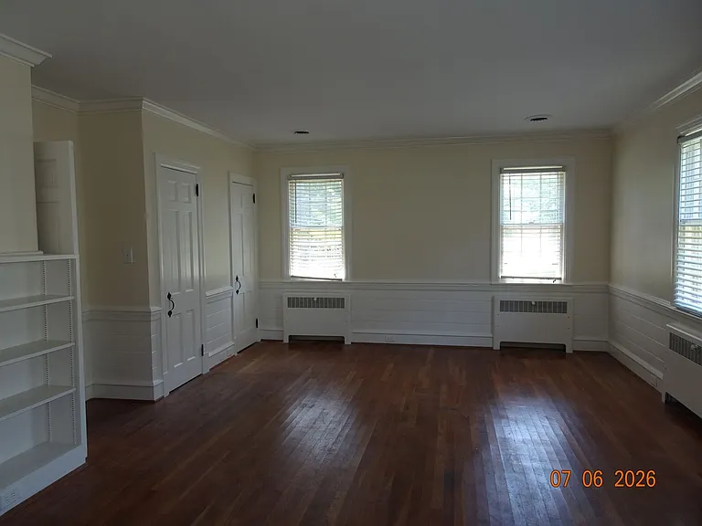 302 Riverside Dr — Photo 19