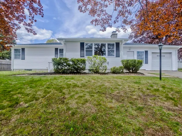 32 Carter Dr, Chicopee, MA 01013