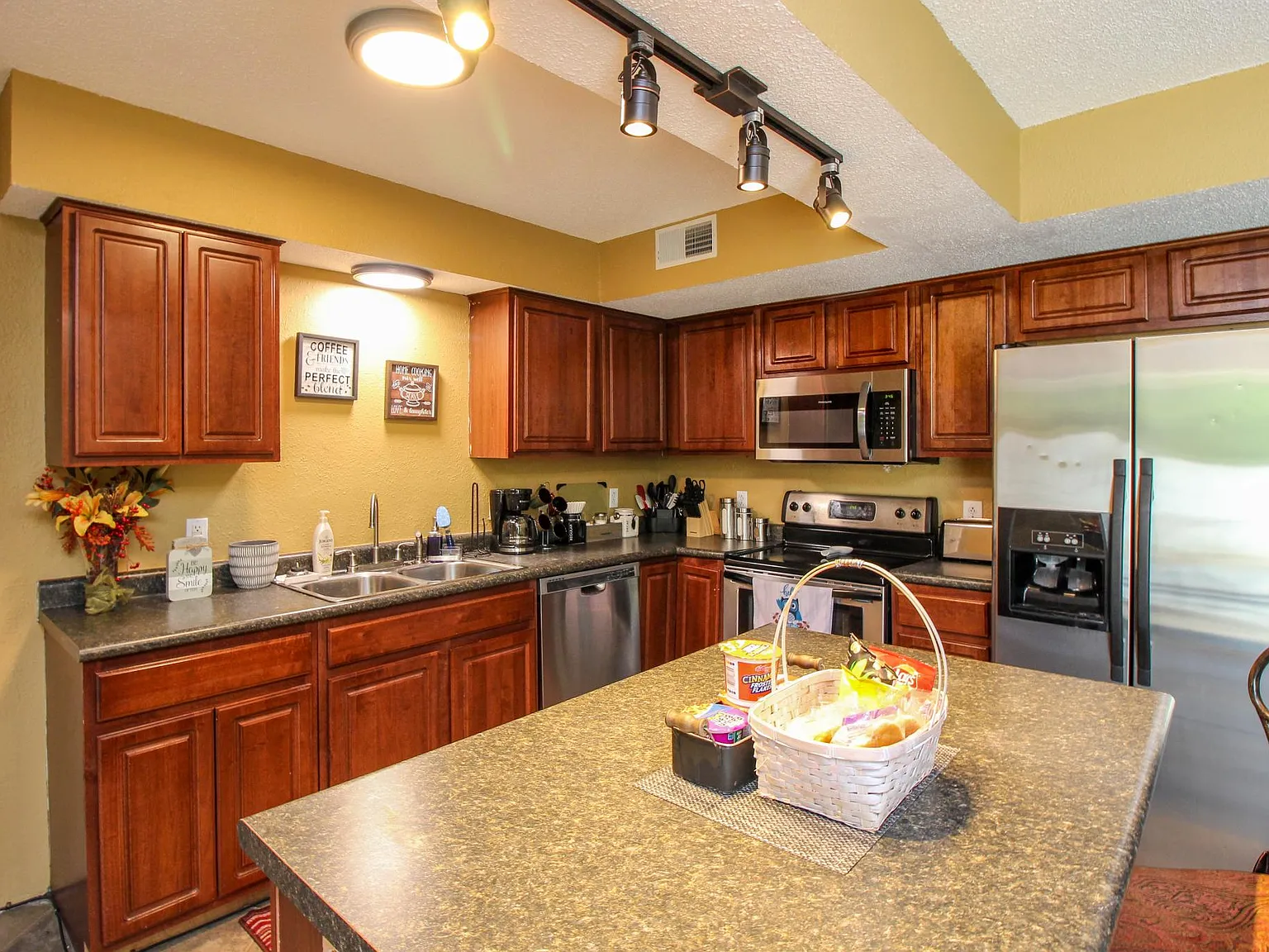4 bed, 1512 sqft, $2,400 — Photo 3