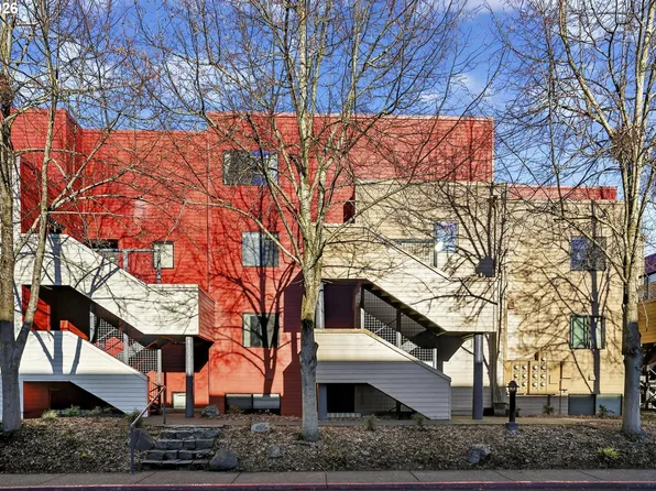 910 NW Naito Pkwy APT I18, Portland, OR 97209