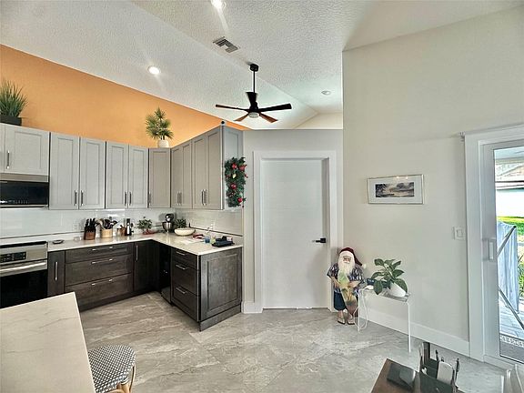 3rd image of 12401 Summer Springs Drive