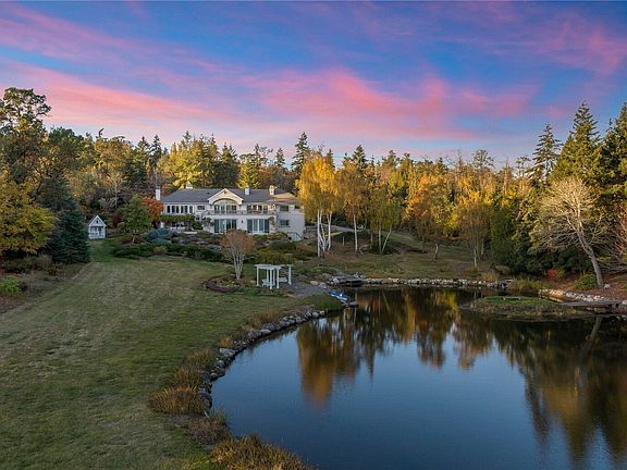 3rd image of 4205 SW Point Robinson Road