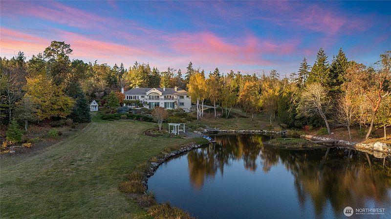 3rd image of 4205 SW Point Robinson Road
