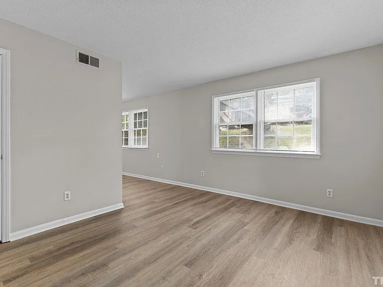 1823 White Oak Rd #B — Photo 3