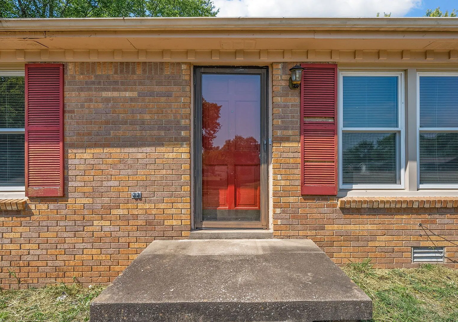 3 Bedroom Home For Rent in St B Area! — Photo 3