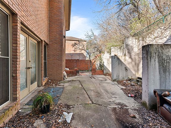 5th image of 1809 Burton Hill Rd