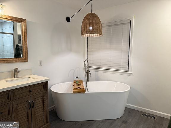 2nd image of 169 Cathy Ln NE