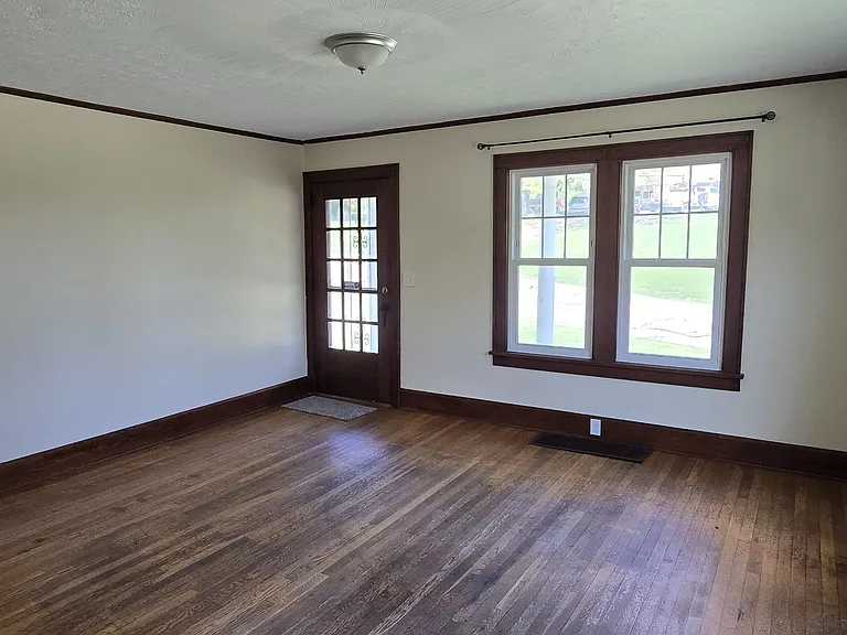 1744 Chandlersville Rd — Photo 9