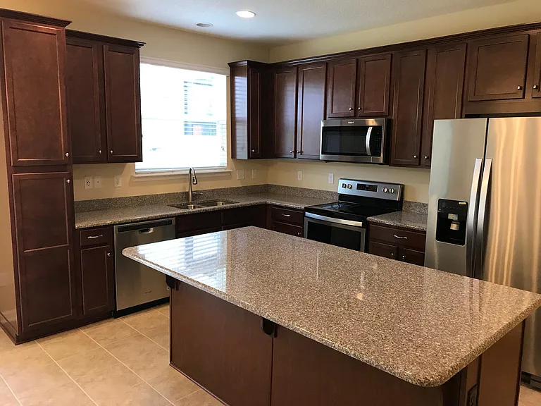 583 Richmond Dr — Photo 9