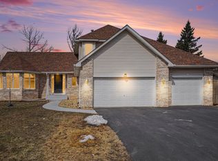 2431 Tevlin Ct E, Maplewood, MN 55119