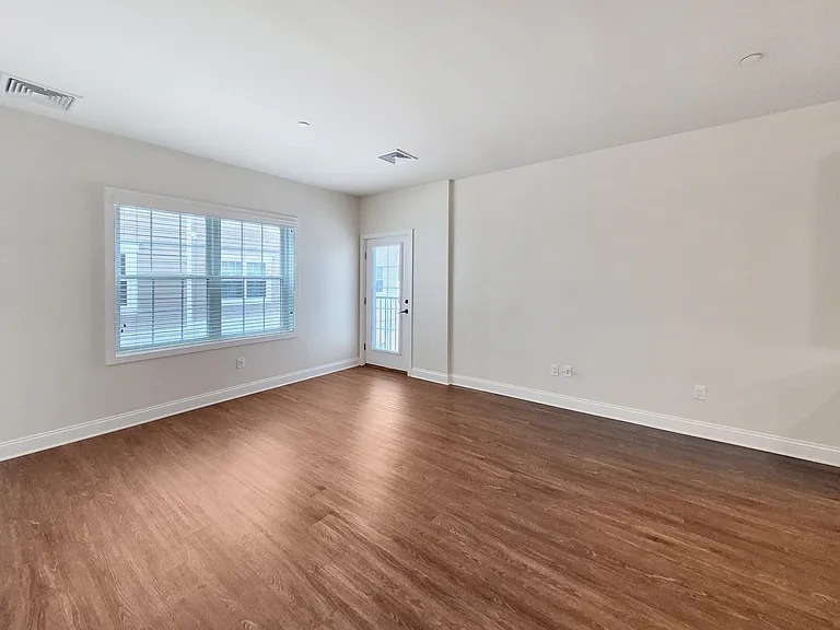 Woodmont Commons Apartments — Photo 11