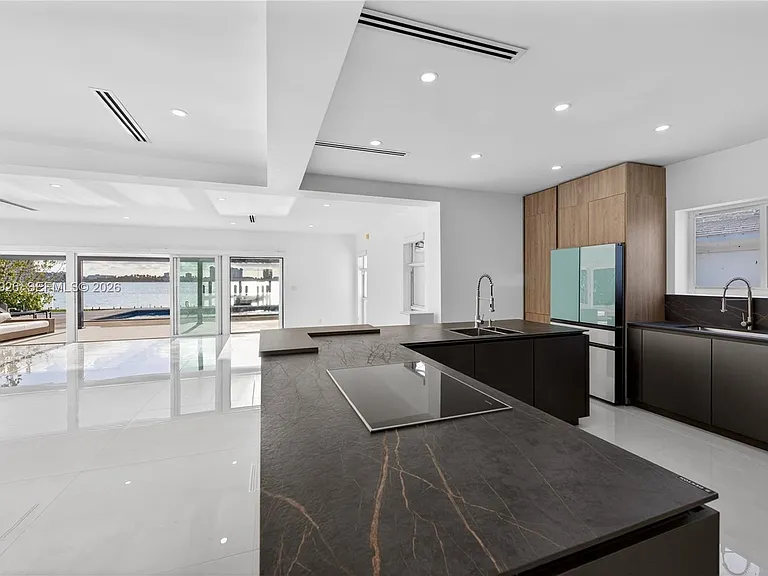 1101 S Shore Dr #1 — Photo 24