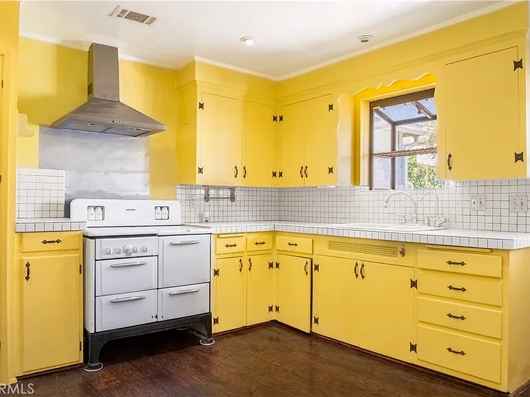 2941 Piedmont Ave — Photo 2