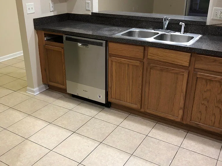 2936 Ashland Ln S — Photo 12