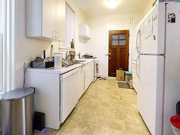 3rd image of 4608-12 N Hermitage Ave #4610-1E